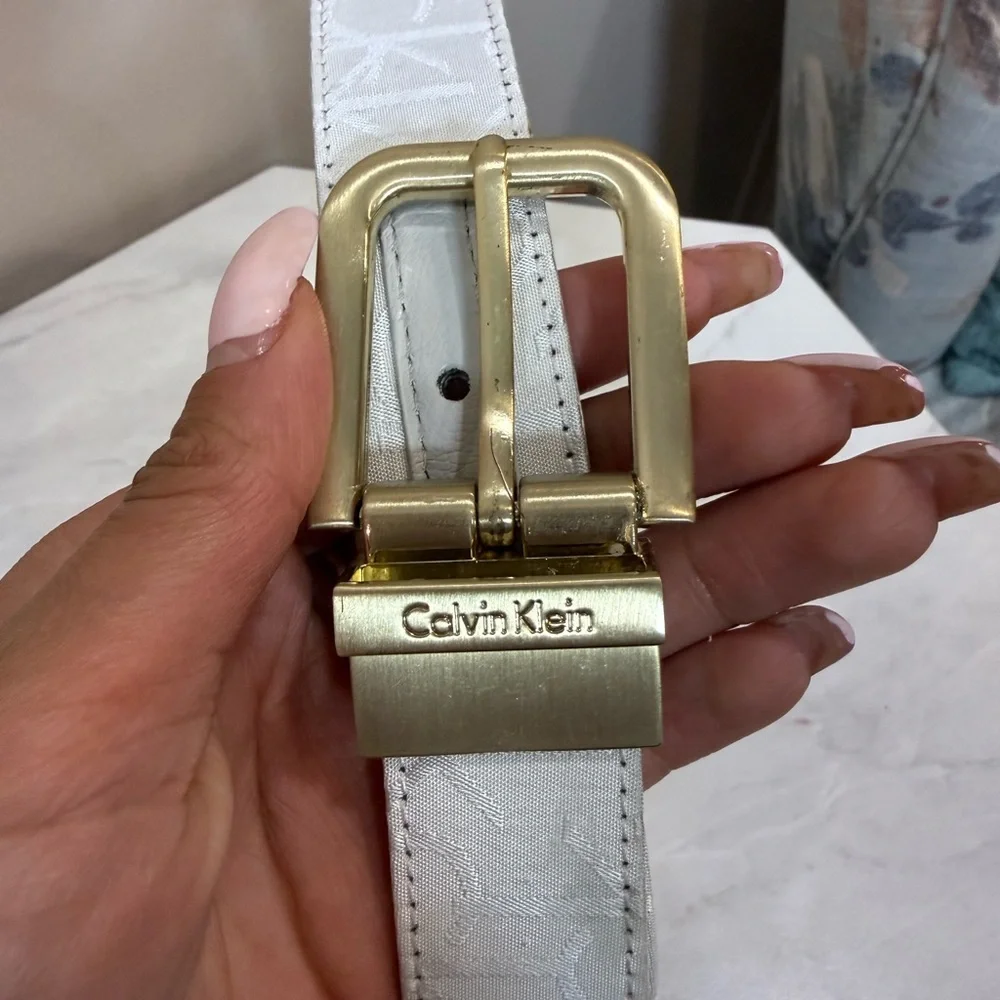 🔥NWOT Calvin Klein Women’s White Reversible Belt with Red Lining Size 34🔥